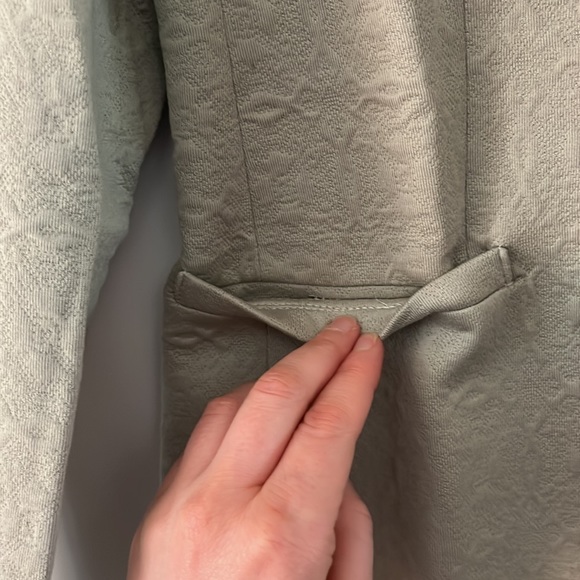 Brand new Harris Wharf textured blazer. Size 44 = size US 8. Light mint. - Picture 7 of 10